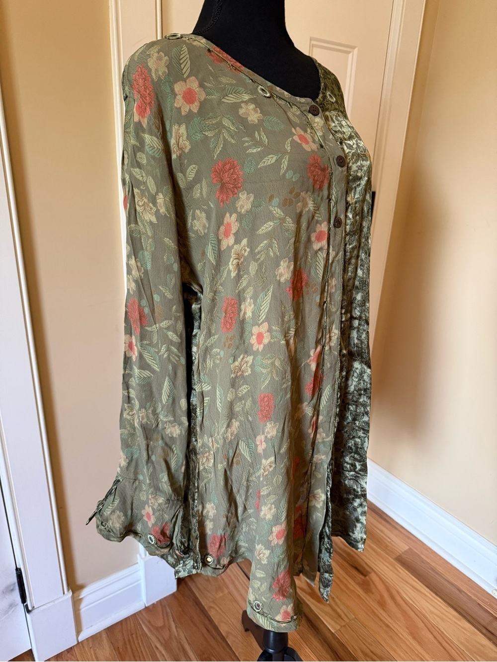 Tienda Ho Lagenlook Artsy Floral Layered Hi-Low Tunic Top Women’s One Size Green - Picture 3 of 12
